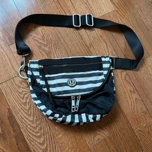 Lululemon festival bag